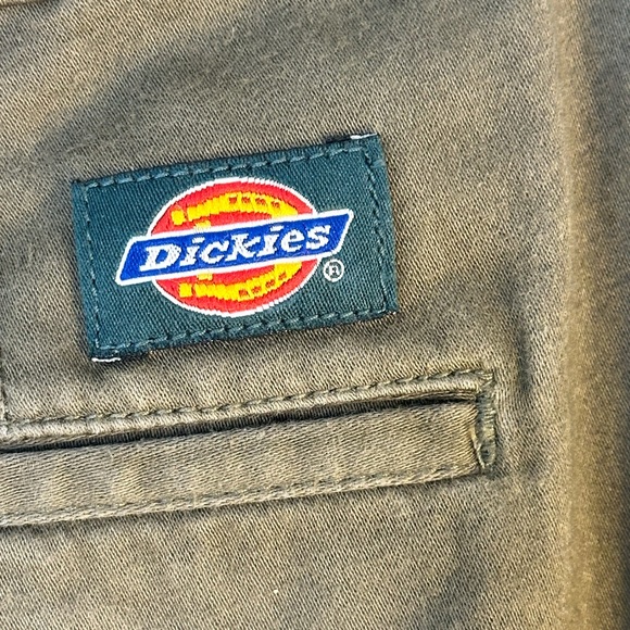 Dickies Olive Green Pleated Tapered Cropped Capri Pants, size 26 - Picture 3 of 7